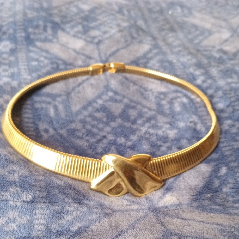 Chic Gold Women's Necklace with Heart Accent